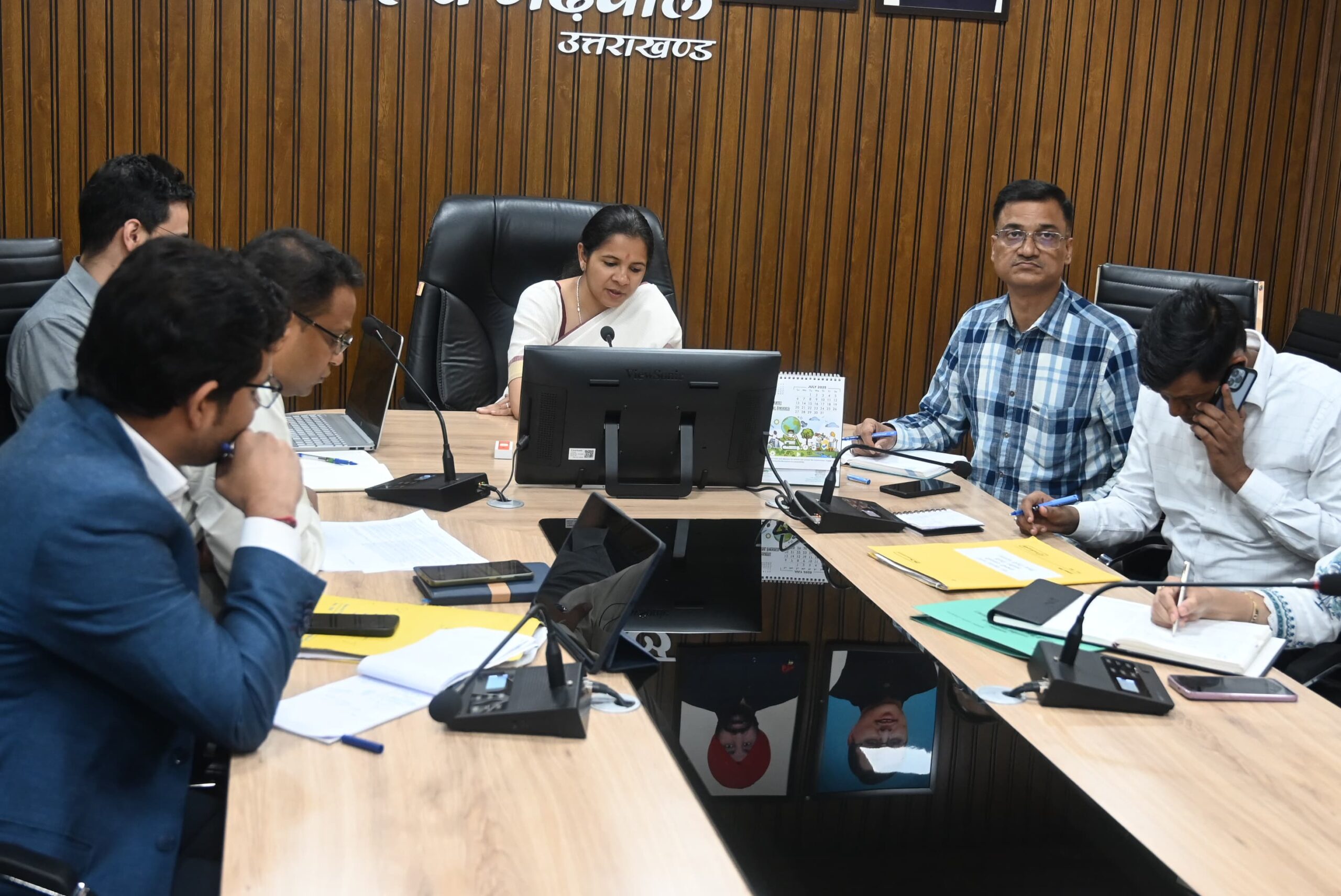 वन भूमि हस्तांतरण से संबंधित मामलों के सरलीकरण को लेकर टिहरी में बैठक सम्पन्न