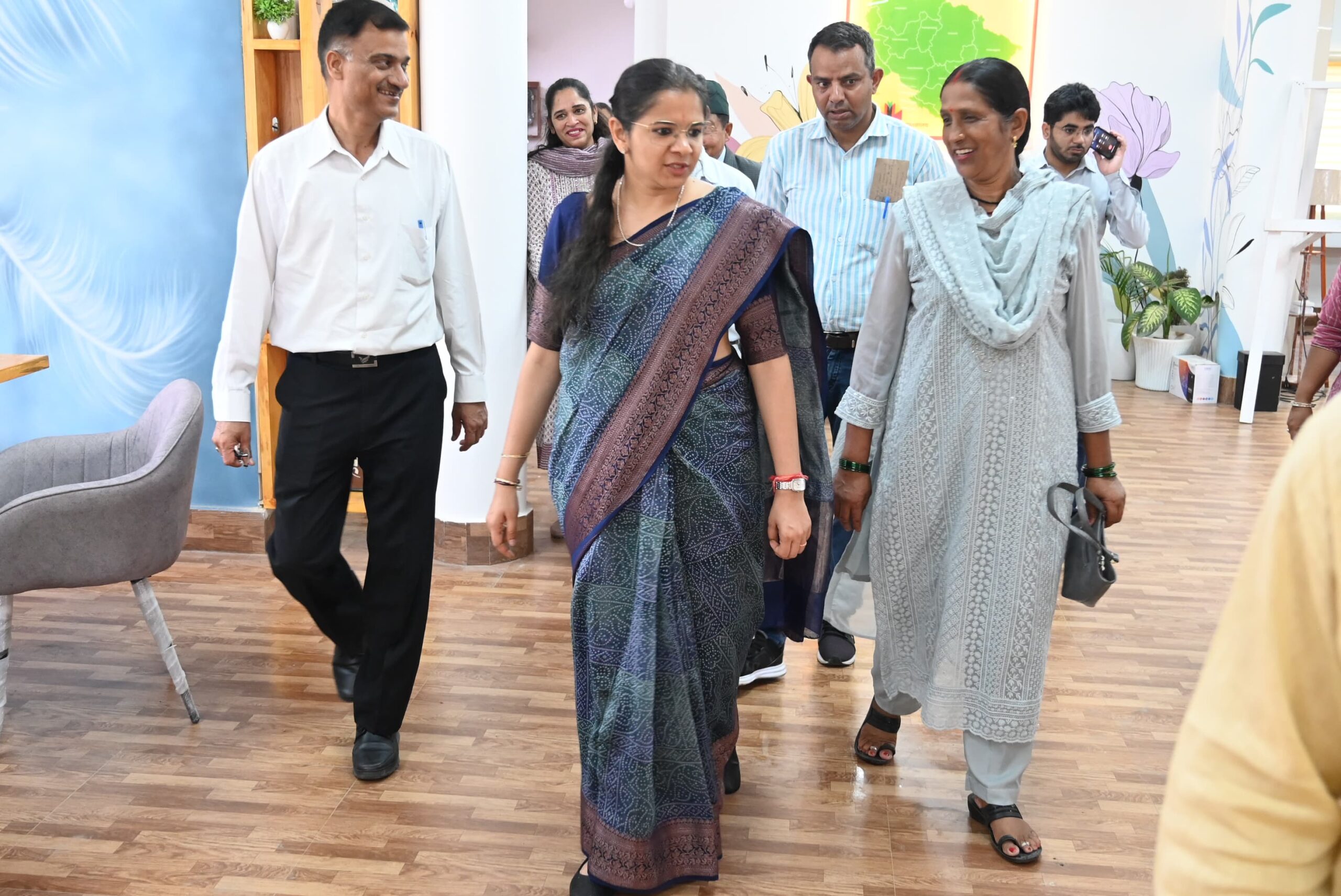 जिलाधिकारी टिहरी ने किया सुमन पुस्तकालय का निरीक्षण, सफाई और व्यवस्थाओं को लेकर दिए निर्देश