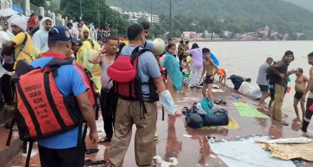 वर्षा के कारण गंगा में जलस्तर बढ़ने से प्रशासन अलर्ट मोड पर