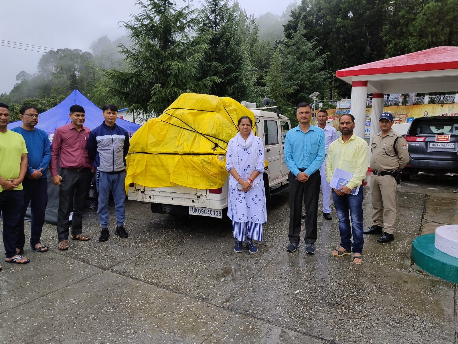 धराली आपदा राहत हेतु टिहरी प्रशासन ने भेजी राहत सामग्री