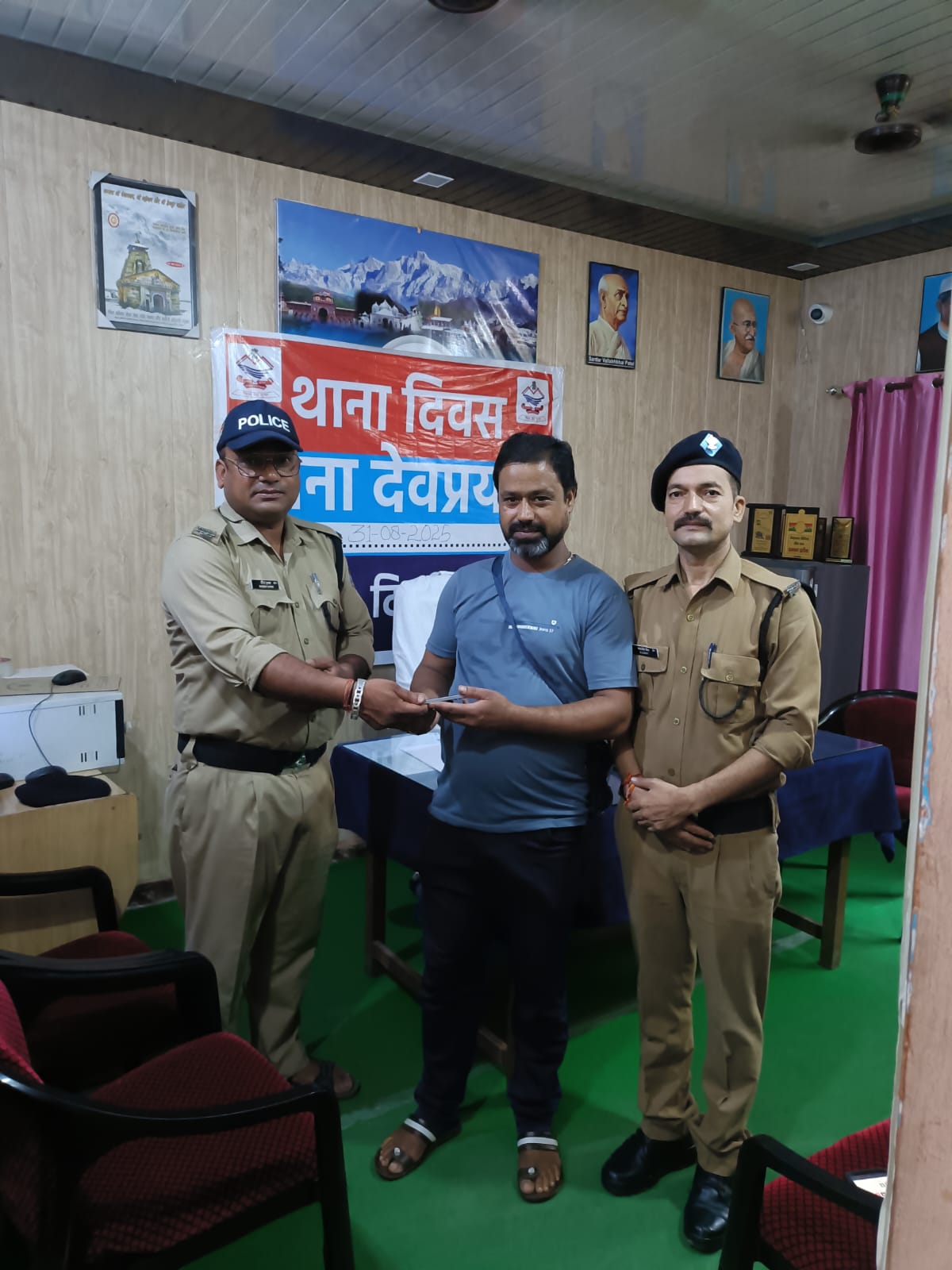 देवप्रयाग पुलिस की बड़ी कामयाबी – 5 खोए मोबाइल फोन बरामद”