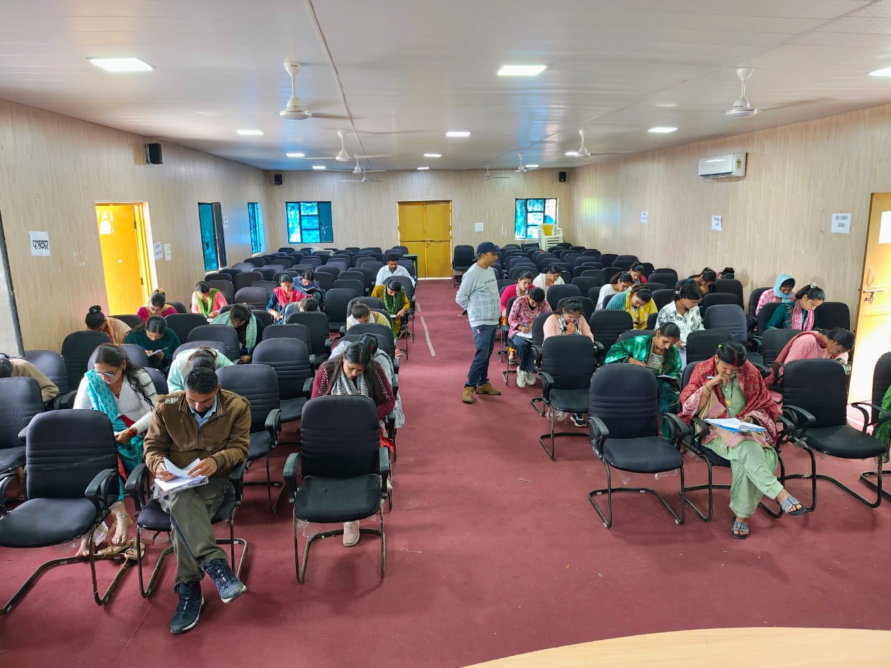 भिलंगना और जाखणीधार विकासखण्ड में सहकारिता पदों हेतु लिखित परीक्षा संपन्न