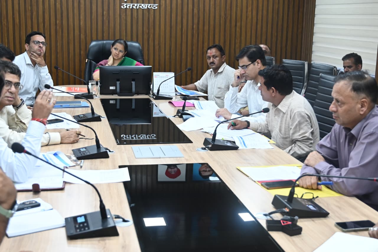 अपशिष्ट प्रबंधन की बैठक जिलाधिकारी टिहरी की अध्यक्षता में हुई संपन्न